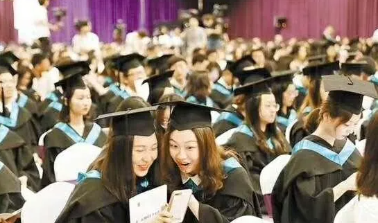 香港留學(xué)申請(qǐng)比內(nèi)地的優(yōu)勢(shì)在哪里呢？